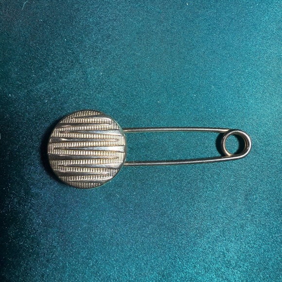 Source Unknown Gold Brooch Pin‎ - Picture 3 of 3